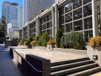 Photo of Kitashinchi Station | Rest area in the sunken garden north of Osaka Station | Front Building No. 2 3