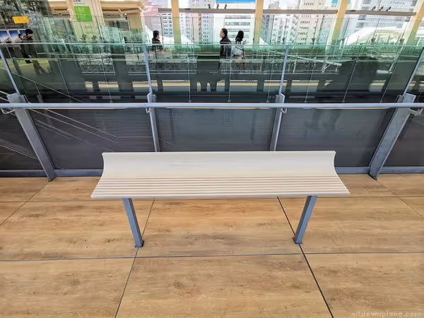 高輪閘口車站 站內2樓大廳 休息處 的照片 3