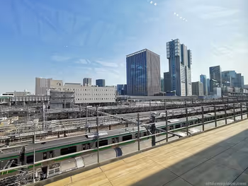 高轮Gateway站内2F 铁路露台视觉附近的休息场所其5