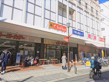 浦和駅イトーヨーカドー前の休憩場所その1