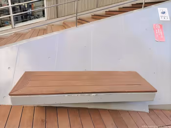 浦和駅Miriスクエア横の休憩場所その3