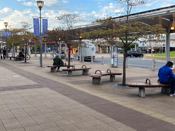 Photo of Kakogawa Station | Rest area directly in front of the North Exit 3