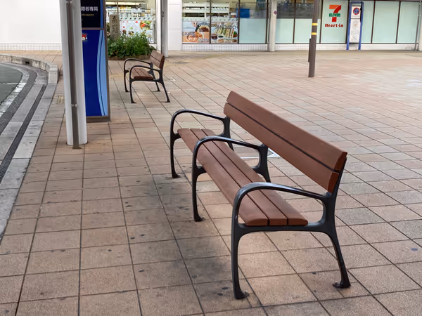 Photo of Kakogawa Station | Rest area directly in front of the North Exit 5