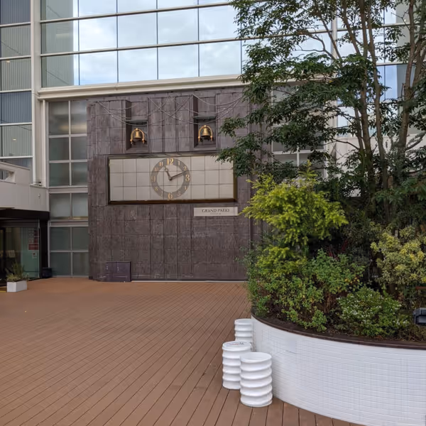 Photo of Kobe Sannomiya Station | Rest Spot in Front of Grand Patio 1