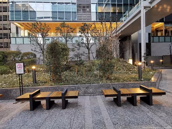 代々木駅タイムズスクエアビル前の休憩場所その2