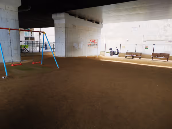 Photo of Nishinomiya-Kitaguchi Station | Rest Spot at Children's Playground No. 3 Under the Meishin Expressway Overpass 2