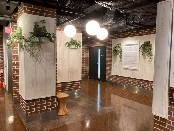 ピオレ明石東館2階トイレ前の写真1