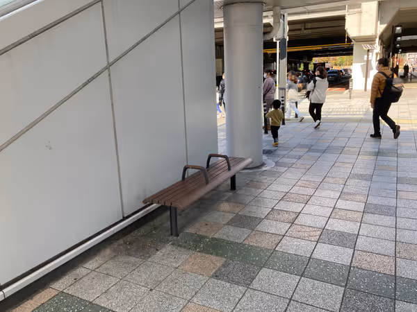 東側 三井住友信託銀行前の写真2