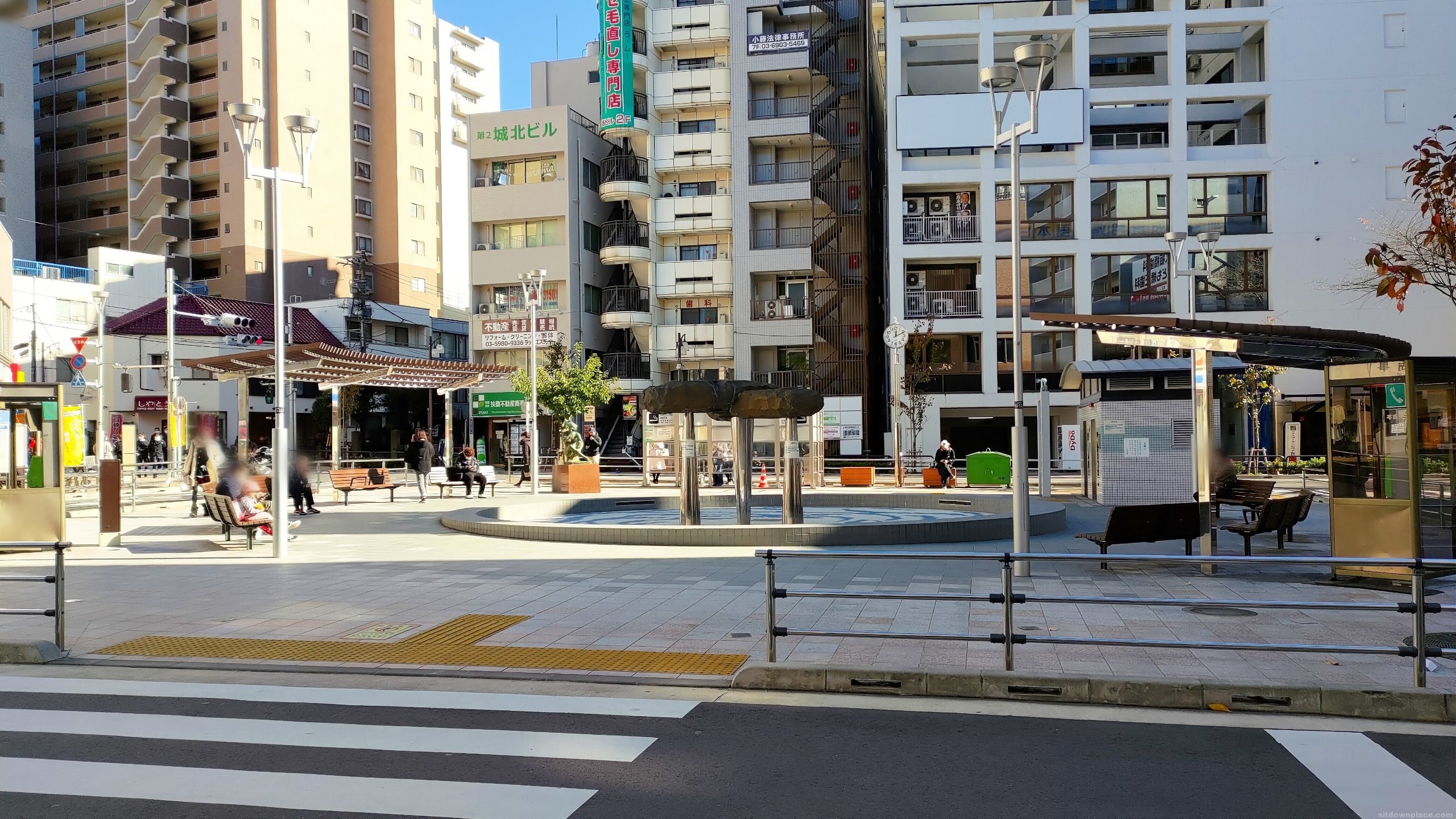 [板橋站] 東口廣場 休息處 的照片 1