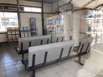 Photo of Fukusaki Station | Rest Spot Outside the Ticket Gates 2