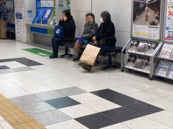 Photo of Sannomiya Station | Rest Spot in Front of the East Exit Ticket Gates 2