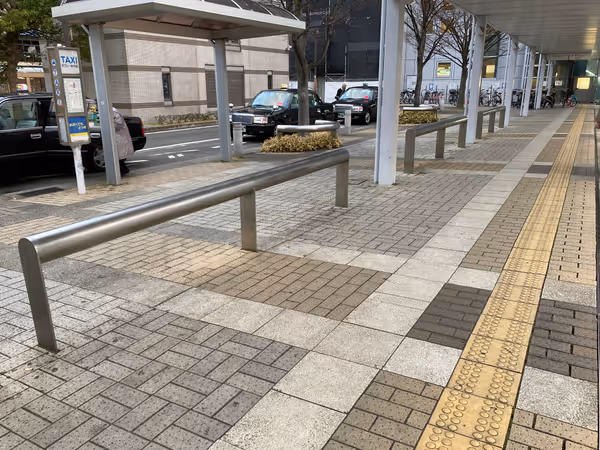 Photo of Shin-Nagata Station | Rest area near the taxi stand at the south exit 1