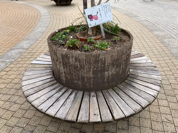 Photo of Shin-Nagata Station | South Side: Rest Spot in the Station | Plaza 3