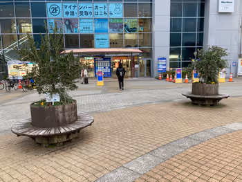 Photo of Shin-Nagata Station | South Side: Rest Spot in the Station | Plaza 2