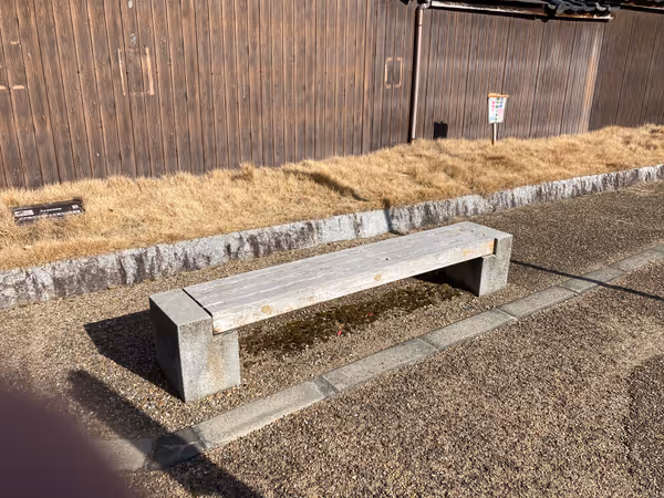 改札を出て信号を渡った土佐街道付近の写真1