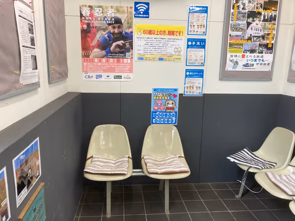 改札口すぐの待合室の写真4