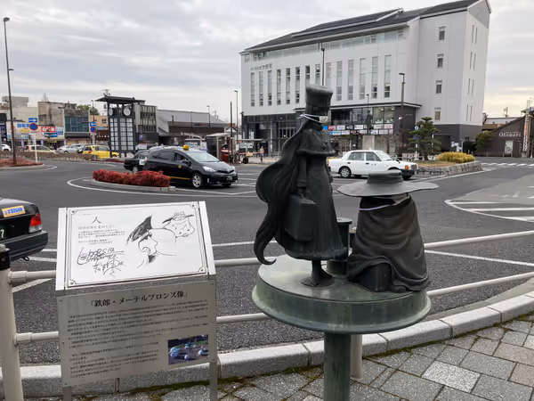 鉄郎・メーテルブロンズ像前の写真1