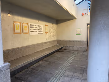 Photo of Kintetsu Nara Station | Sanjo-dori Shopping Street Rest Spot in Asahi-mizu Park 2