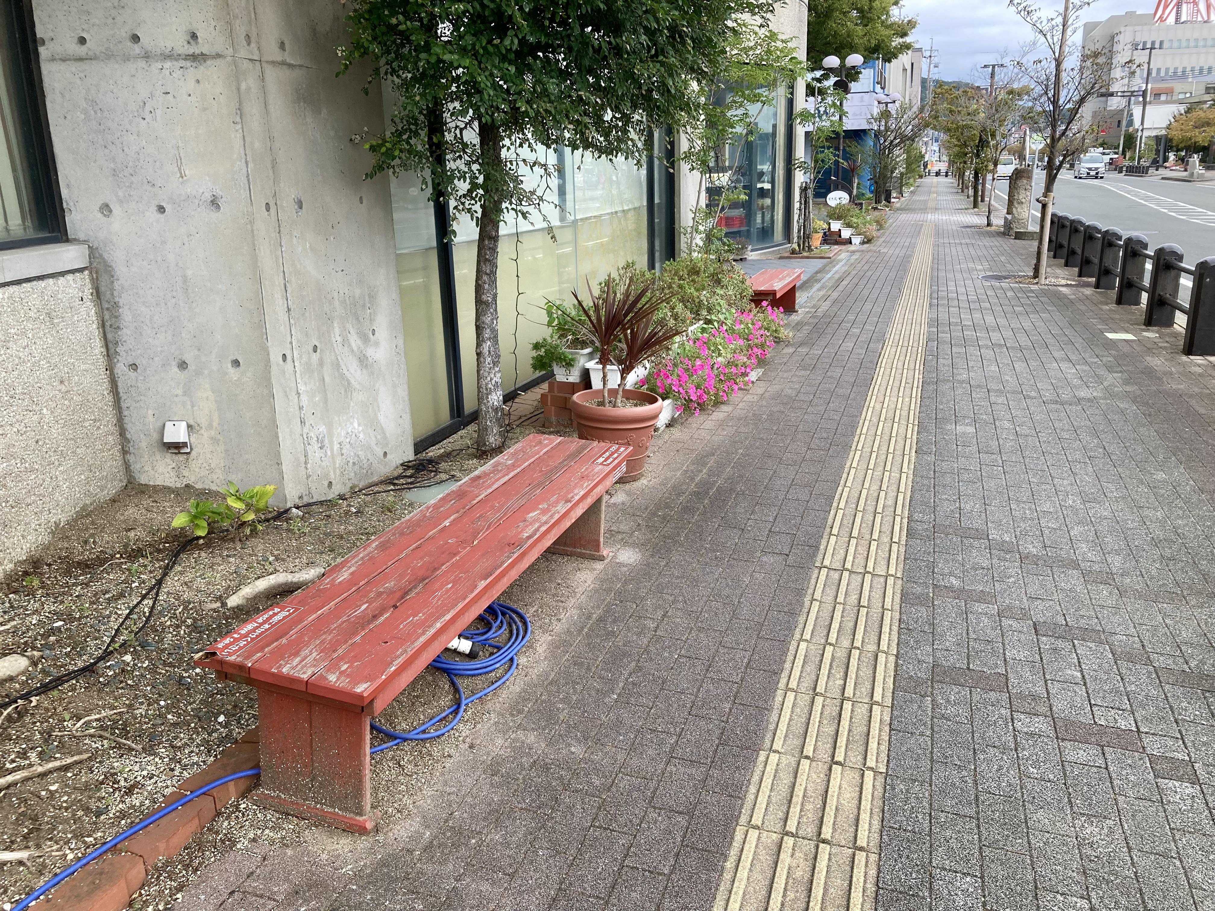 Photo of Mikawatawara Station | Sidewalk in front of the confectionery shop 1