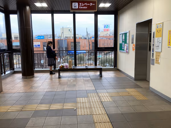 Photo of Uozumi Station | Rest Spot in Front of the Elevator on the 2nd Floor of the North Exit 1