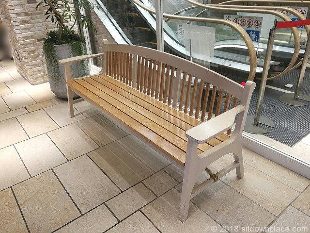 アトレ西館 4F 西口連絡通路の写真1