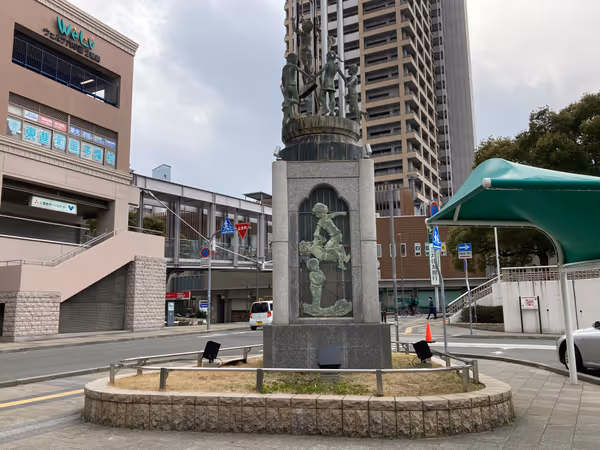 南側駅前広場のモニュメント周囲の写真2