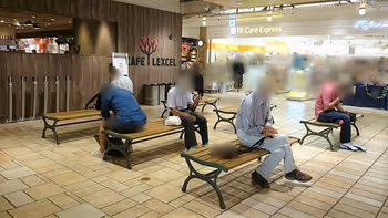 CIAL(夏尔) 红叶坂一侧 Docomo商店前的休息区