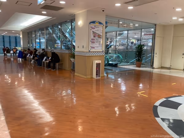 ウエステ垂水3階エスカレーター付近の写真1