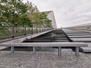 立川駅グリーンスプリングス カスケードの休憩場所その1