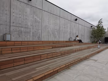 다치카와역 스테이지 가든 단단 테라스의 휴식 장소 그 4