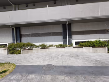 大崎駅ブリリアタワー公開空地の休憩場所その2