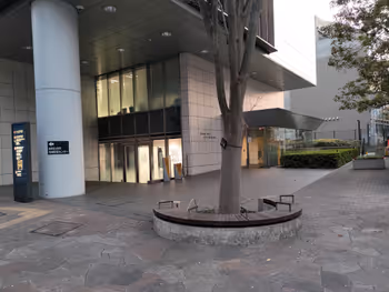 大崎駅ウエストシティビル前の休憩場所その1