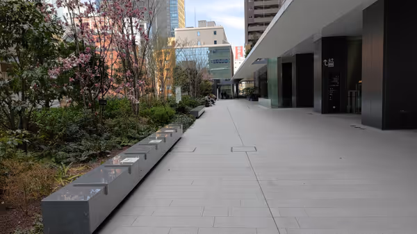 Photo of Toranomon Hills Station | Deck in front of Toranomon Hills Business Tower | Rest Spot 1