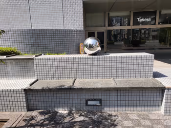 九段下站西神田榉树广场的休息场所3