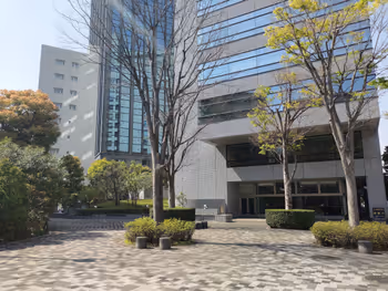 九段下站西神田榉树广场的休息场所1