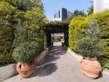 Rest area at Nishikanda Hyakuju no Hiroba, Kudanshita Station, Part 2