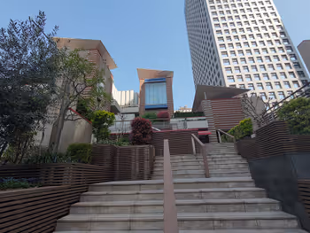 飯田橋駅アイガーデンテラスの休憩場所その1