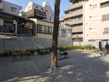 Rest area in Shin-Ogawa Park near Iidabashi Station, part 2