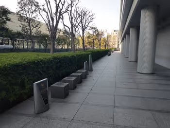 饭田桥站饭田桥First Building前的休息场所其1