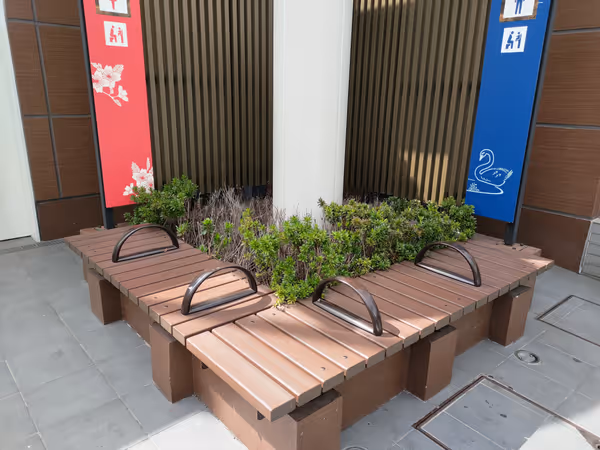 Photo of Suidobashi Station | In front of the Shin-Misakibashi Public Restroom | Rest Spot 2