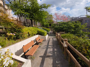 春日駅清和公園の休憩場所その2