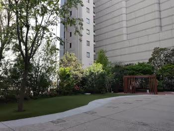 春日駅文京ガーデンセンターテラス 芝生のエリアの休憩場所その2