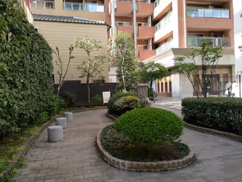 春日駅はつね広場の休憩場所その2