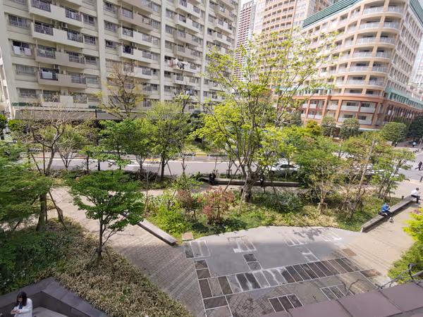 ブライトタワー前広場の写真1