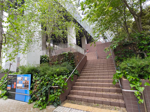 ブライトタワー外階段の写真2