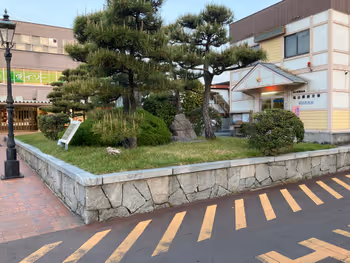 Photo of Matsuyama-mae Station | Area around Masaoka Shiki's Haiku Monument | Rest Spot 2