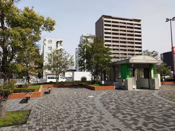 南流山站北口站前广场的休息场所其一