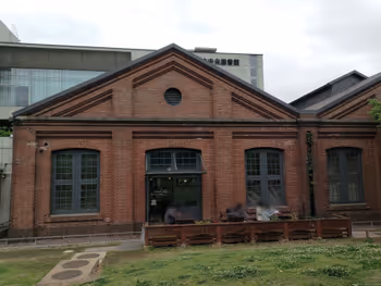 东十条站北区立中央图书馆露台的休息场所1