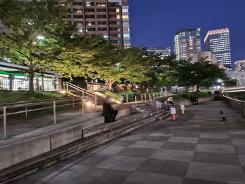 五反田駅さくらテラス前の休憩場所その3