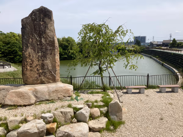 石井兄弟亀山敵討遺跡の碑付近の写真1